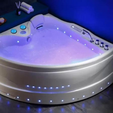 Love Room- Spa- Escale Amoureuse Puygaillard-de-Quercy Екстер'єр фото